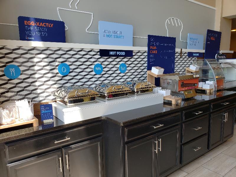 Holiday Inn Express & Suites Marion Northeast By Ihg Εξωτερικό φωτογραφία